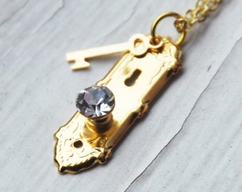 Alice in Wonderland Golden Doorknob and Key Necklace (R2B1)
