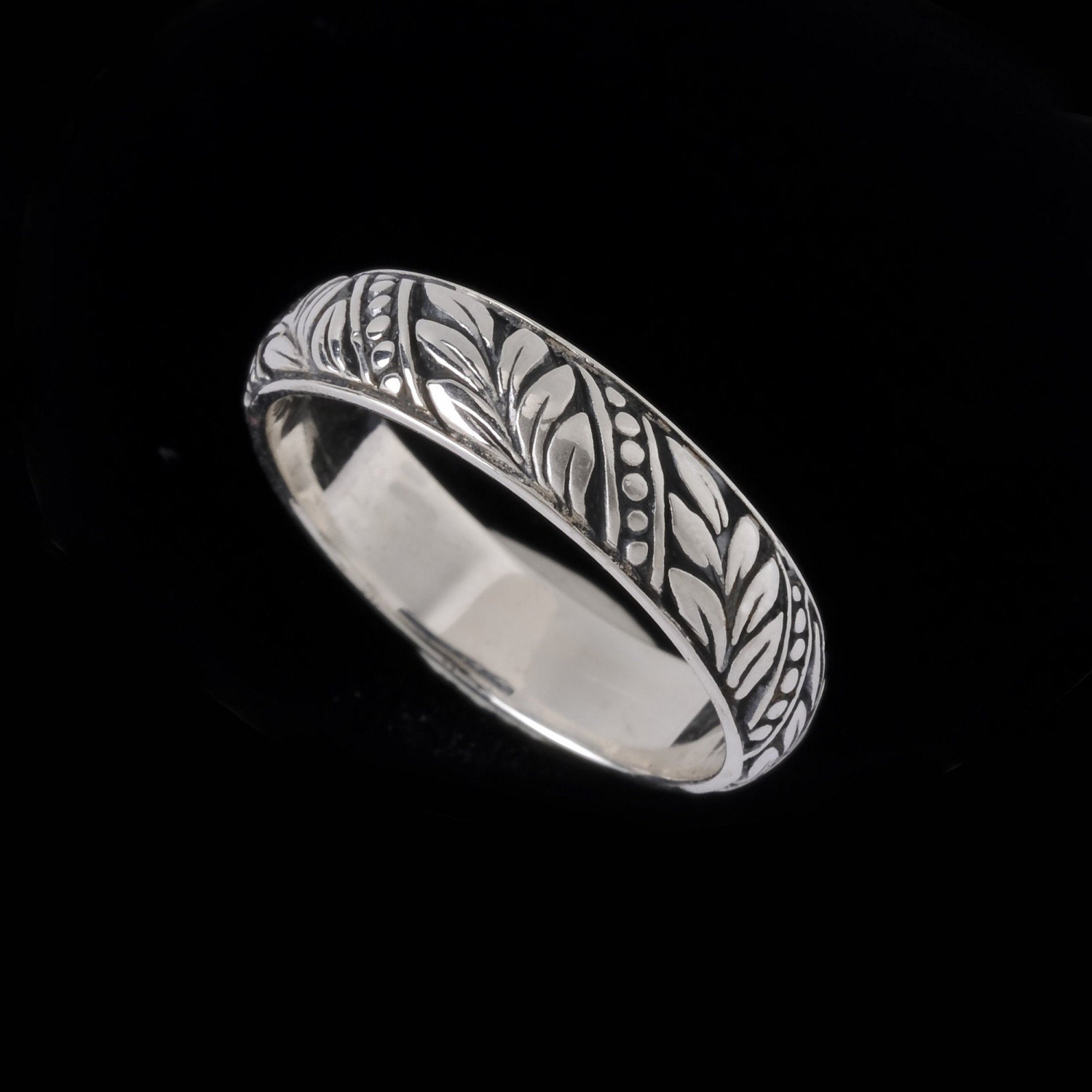 Laurel Leaf Wedding Band Engraved Collection