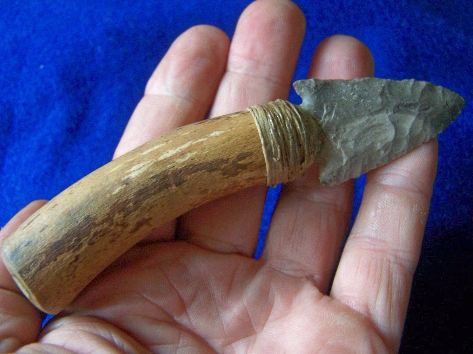 PRIMITIVE STONE AGE KNIFE REPLICA/ FLINT KNAPPING ARROWHEAD