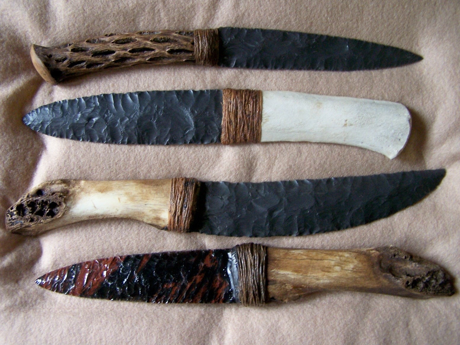 PRIMITIVE STONE AGE KNIFE REPLICA/ FLINT KNAPPING ARROWHEAD