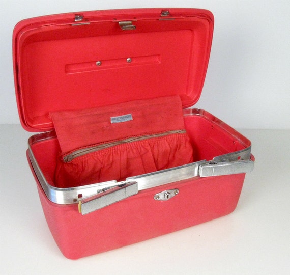 vintage hot pink train case carry on luggage Royal
