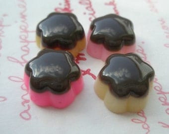 sale Small Flower shaped Chocolate Pudding cabochons 4pcs Size-M