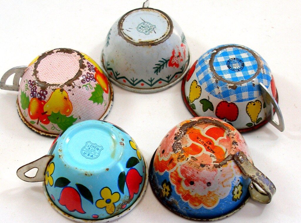 40s Tin Toy Tea cups Set of 5 with fruit & flowers litho