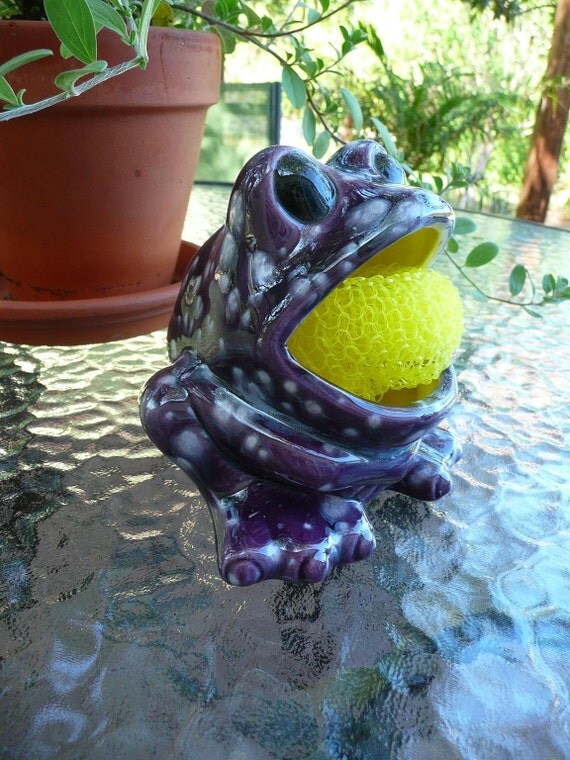 Retro Style Ceramic Frog Scouring Pad by JoAnnsCountryCorner