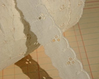 Cream Eyelet Lace - Broderie Anglaise - Sewing Trim - 1" Wide