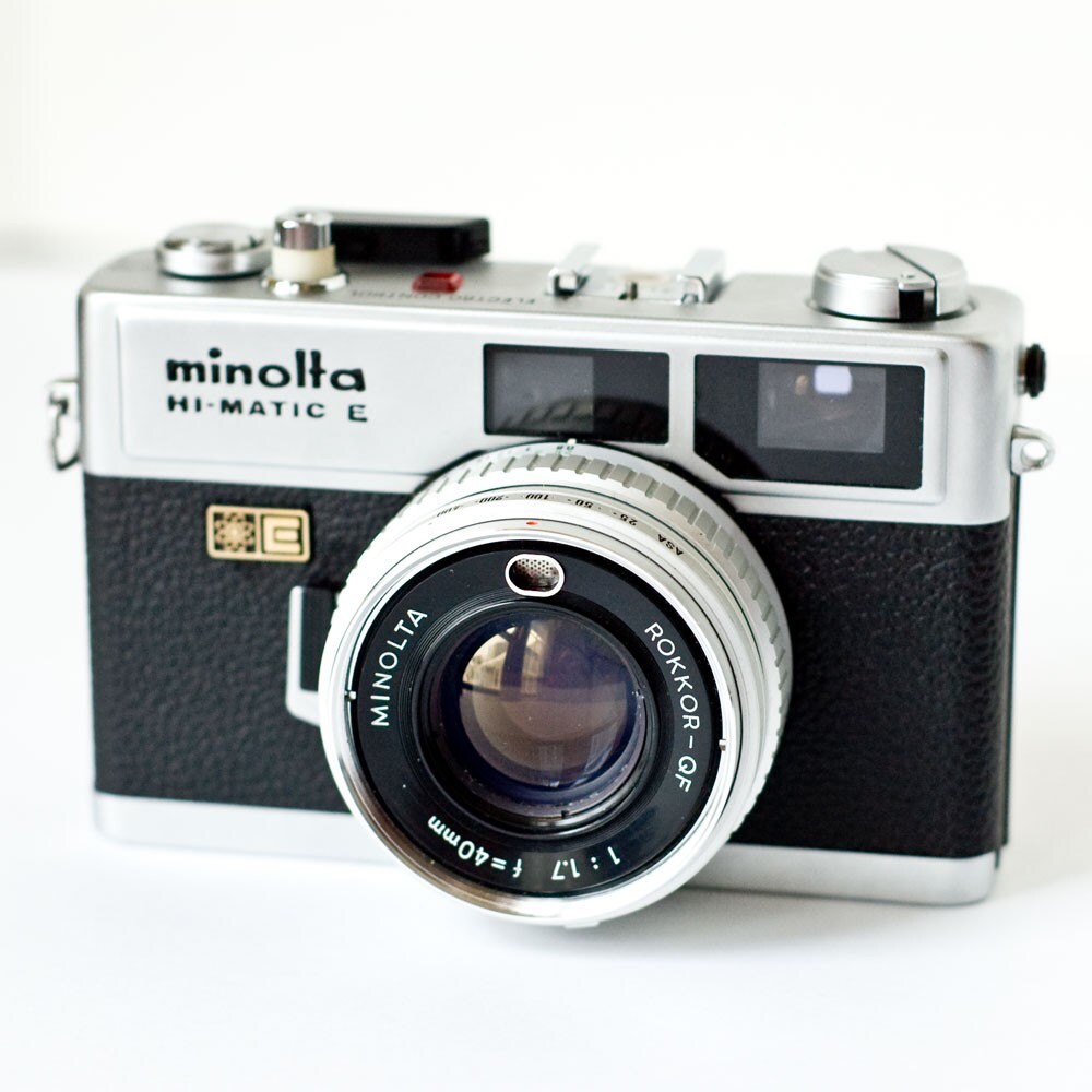Vintage 1970s Minolta Himatic E rangefinder camera