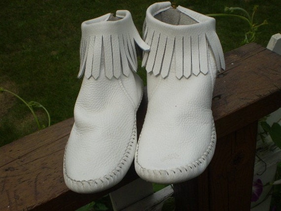 womens white moccasin shoes