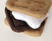 Felt Food S'Mores with Chocolate Marshmallow and Graham Crackers
