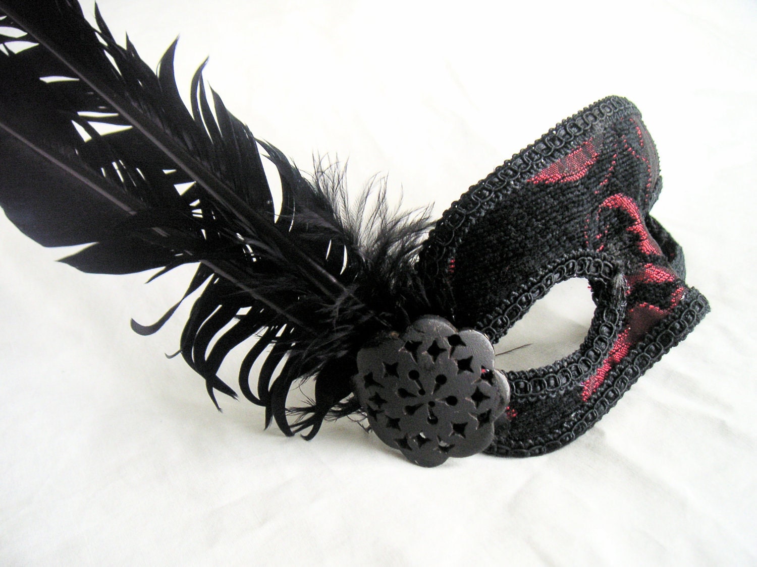 Damon Men's Masquerade Mask in Red and Black Brocade