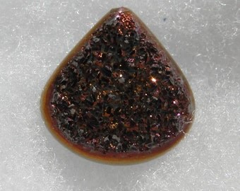 Titanium Druzy pear cab, fuchsia colored, 18x18mm, 10 carats 096-13-039