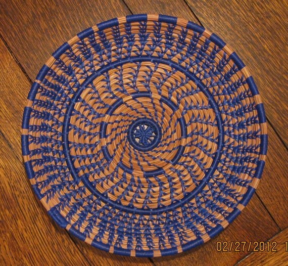 Items similar to Coiled Pine Needle Basket on Etsy