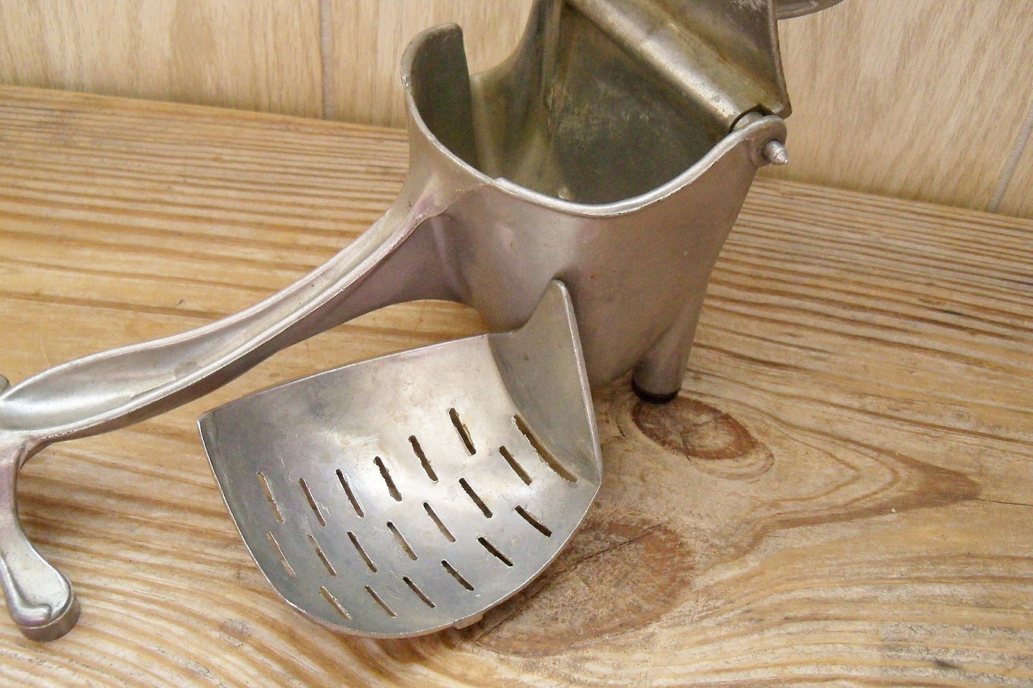 WearEver Hand Juicer Aluminum 1945