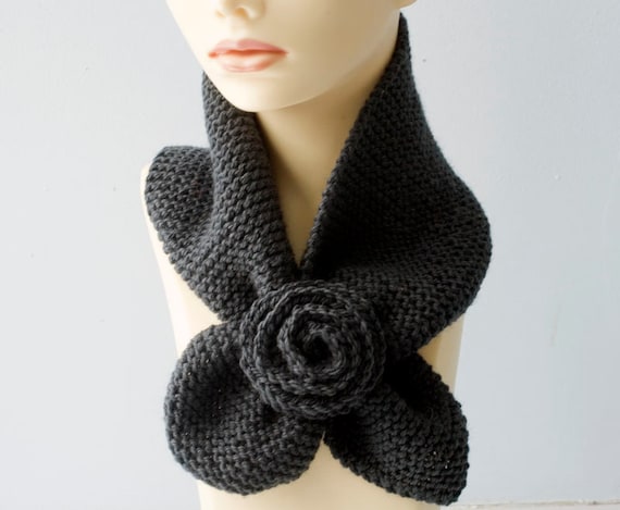 Knit Neckwarmer Flower Key Hole Scarf Gray Stay in Place