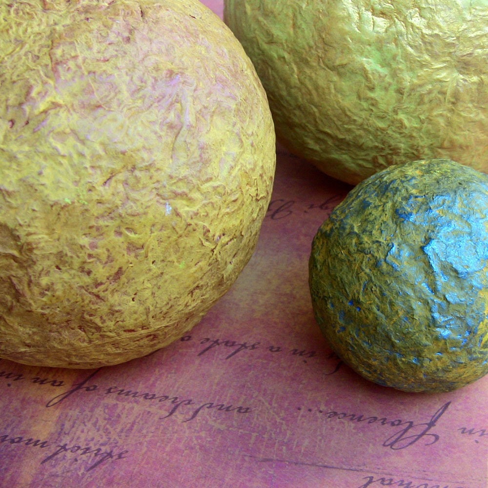 Decorative Papier Mache Pulp Spheres of Recycled Paper