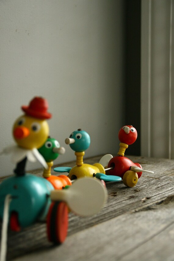 colorful classic duck pull toy