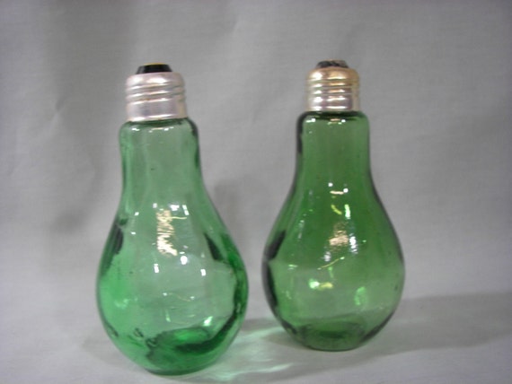 Vintage Light Bulb Salt And Pepper Shakers Emerald Green 8538