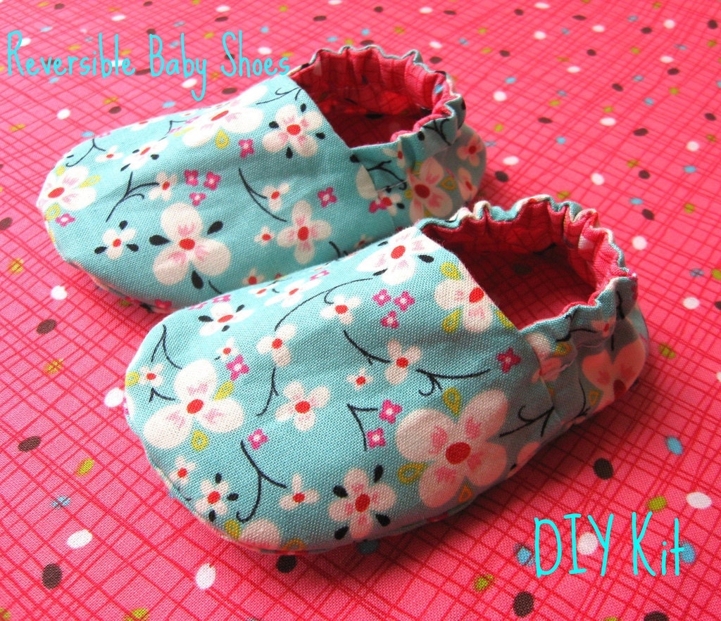 DIY Kit Reversible Baby Shoes Blossoms