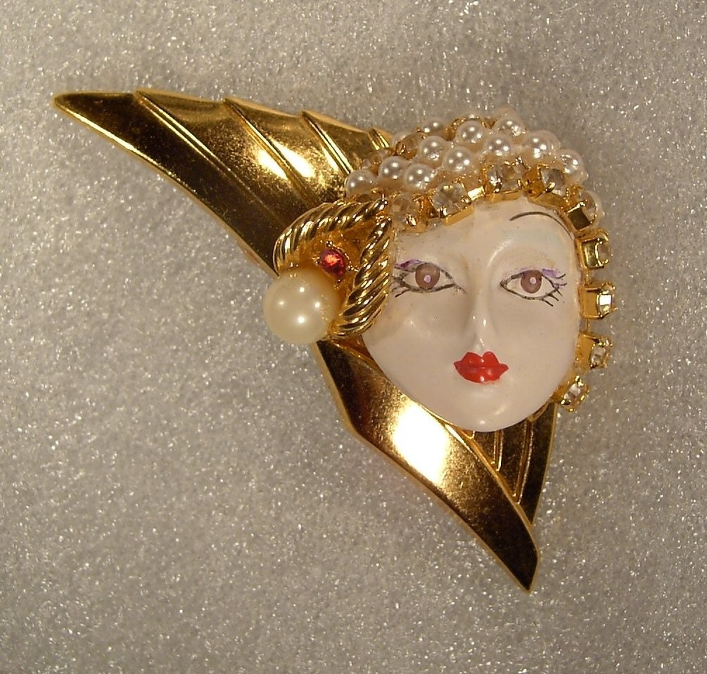 Margaret Brooch Lady Face PorcelainLook Pin with