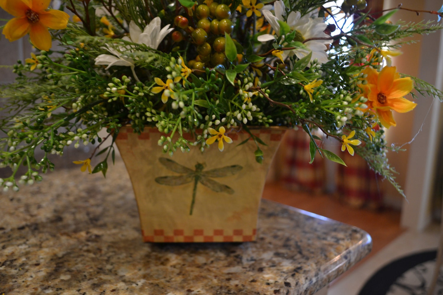 Spring Daisy Arrangement