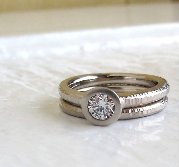 Women's White gold hammered rings Diamond Pacific Ring