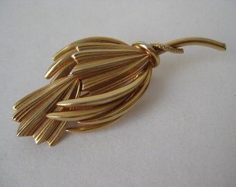 Gold Floral - vintage brooch