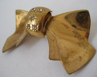 Gold Bow with Twinkle - vintage brooch