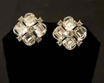 Fabulous Vintage Lisner Rhinestone Earrings