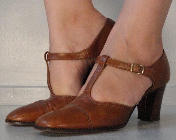 Brown Leather T Strap Vintage Shoes Chunky Heels by VintageRepeats