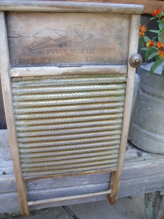 anTiQue vinTage WashBoard REcycled inTo a WaLL