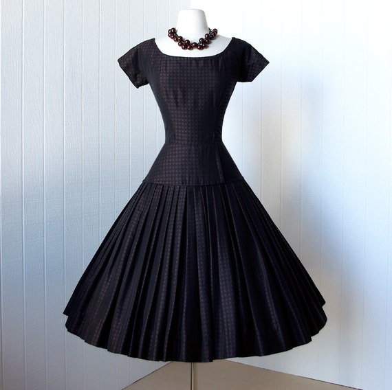 vintage 1950's dress ...fabulous dior inspired SUZY by traven7