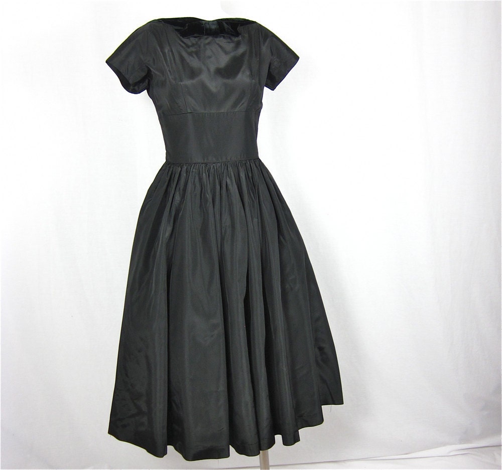 Vintage 50s 60s Little Black Dress Velvet Trim Sz S