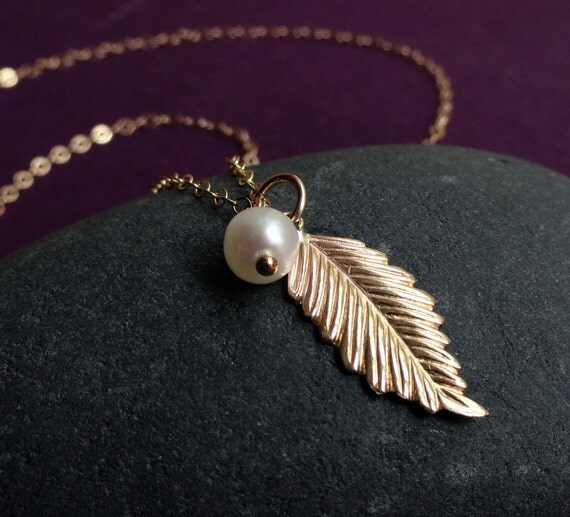 Items similar to Small Leaf Necklace, leaf jewelry, freshwater pearl