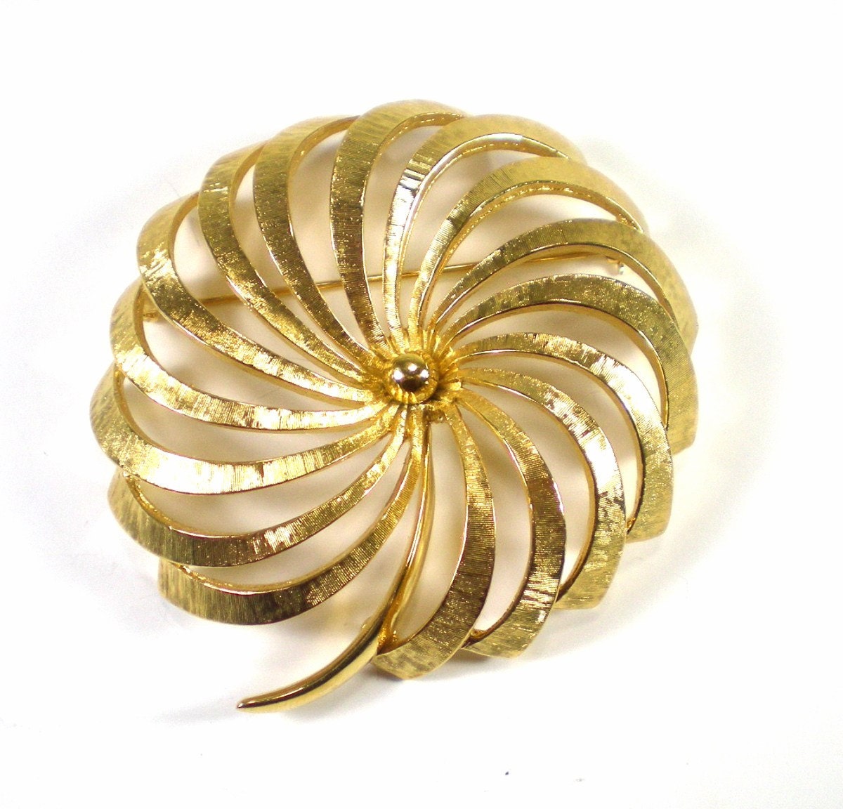 Vintage Monet Large Gold Tone Flower Brooch Pin