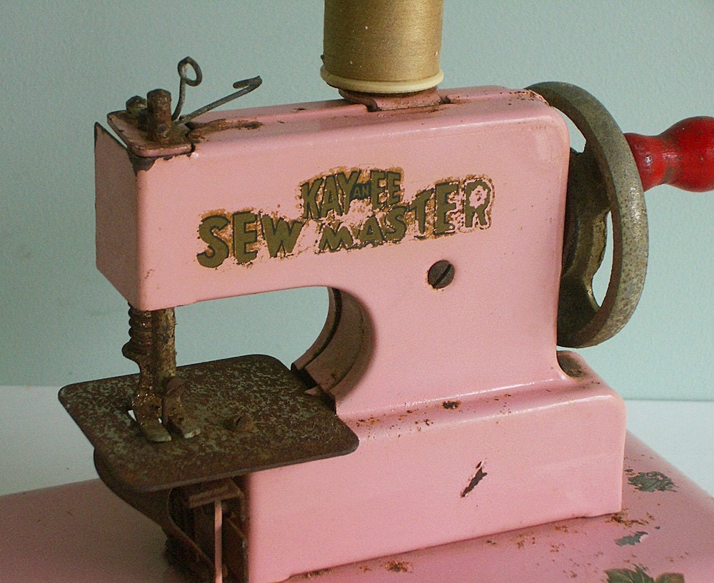 1940s KAYanEE Sew Master Toy Sewing Machine Pink with Rose