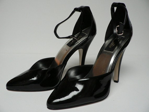 vintage 1980s black patent leather stiletto by secreteyesonly