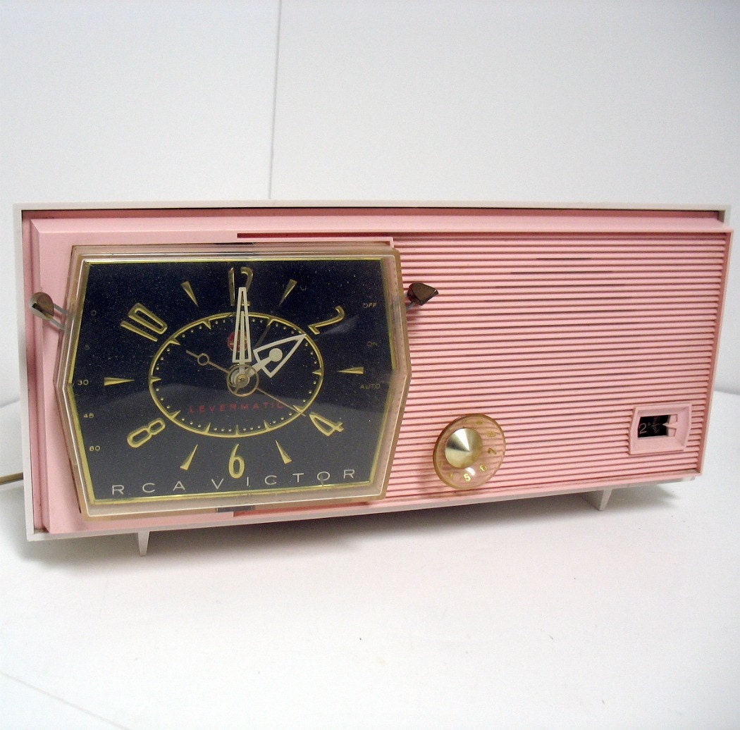 Vintage RCA Victor Pink Clock Radio Model C-2FE by ...
