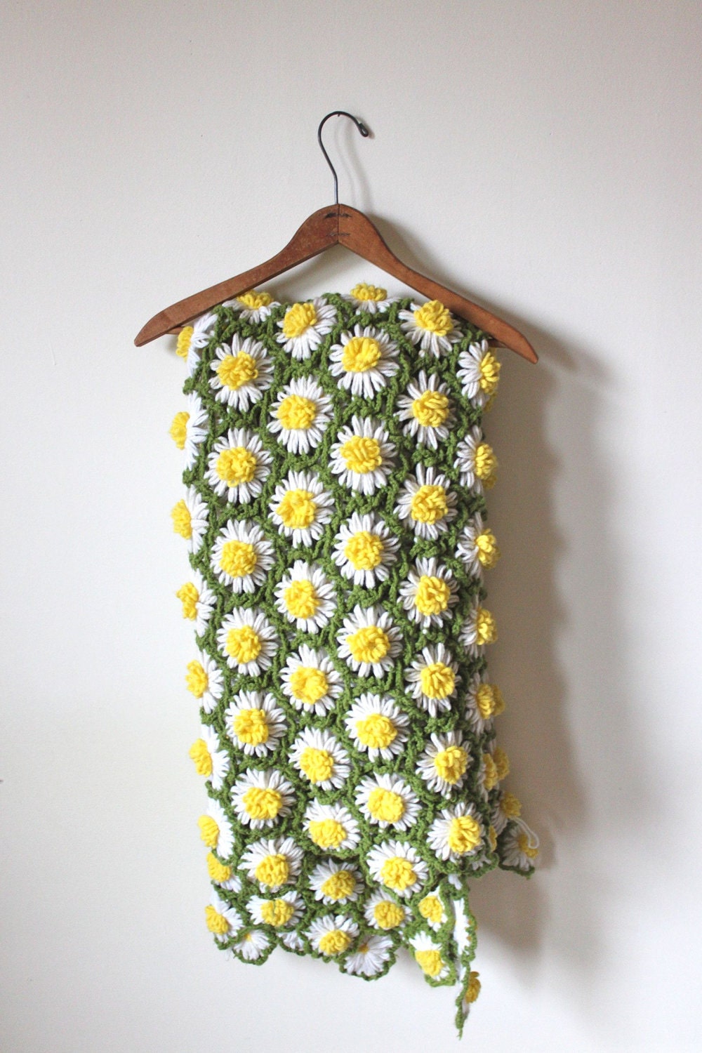 vintage crocheted DAISY afghan.