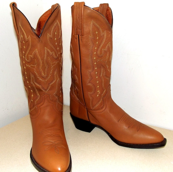 Justin brand Cowboy boots with amazing 8 thread embroidery