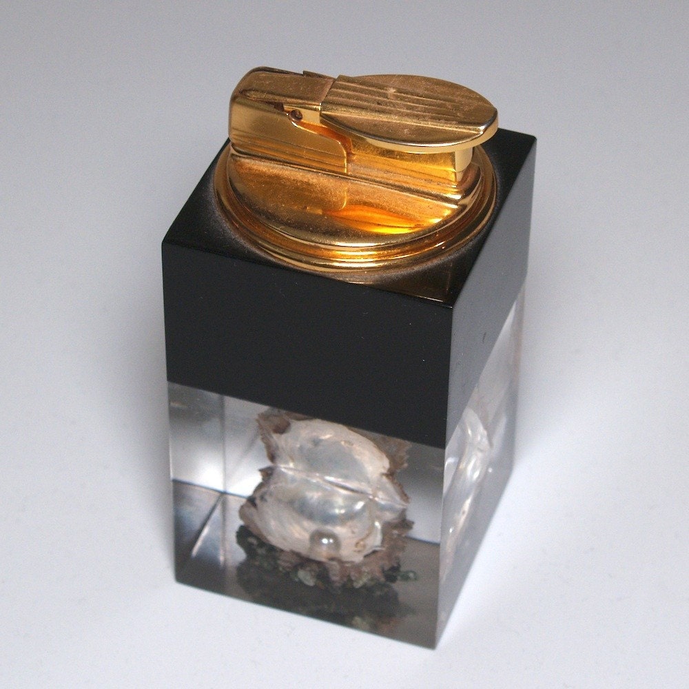 Pearl and Oyster Shell Tabletop Lighter 58798