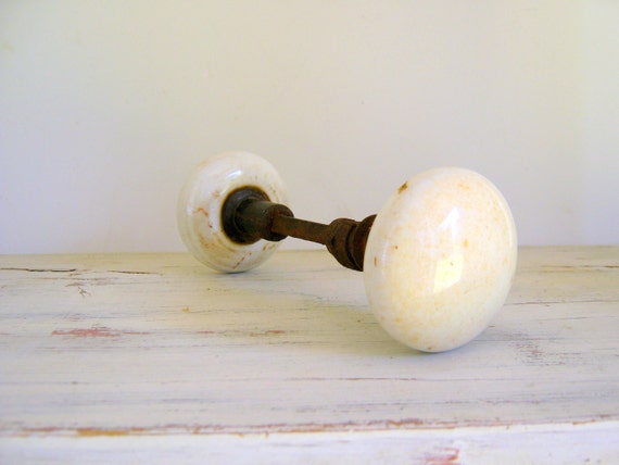 White Porcelain Door Knob Antique   Il 570xN.334836123 