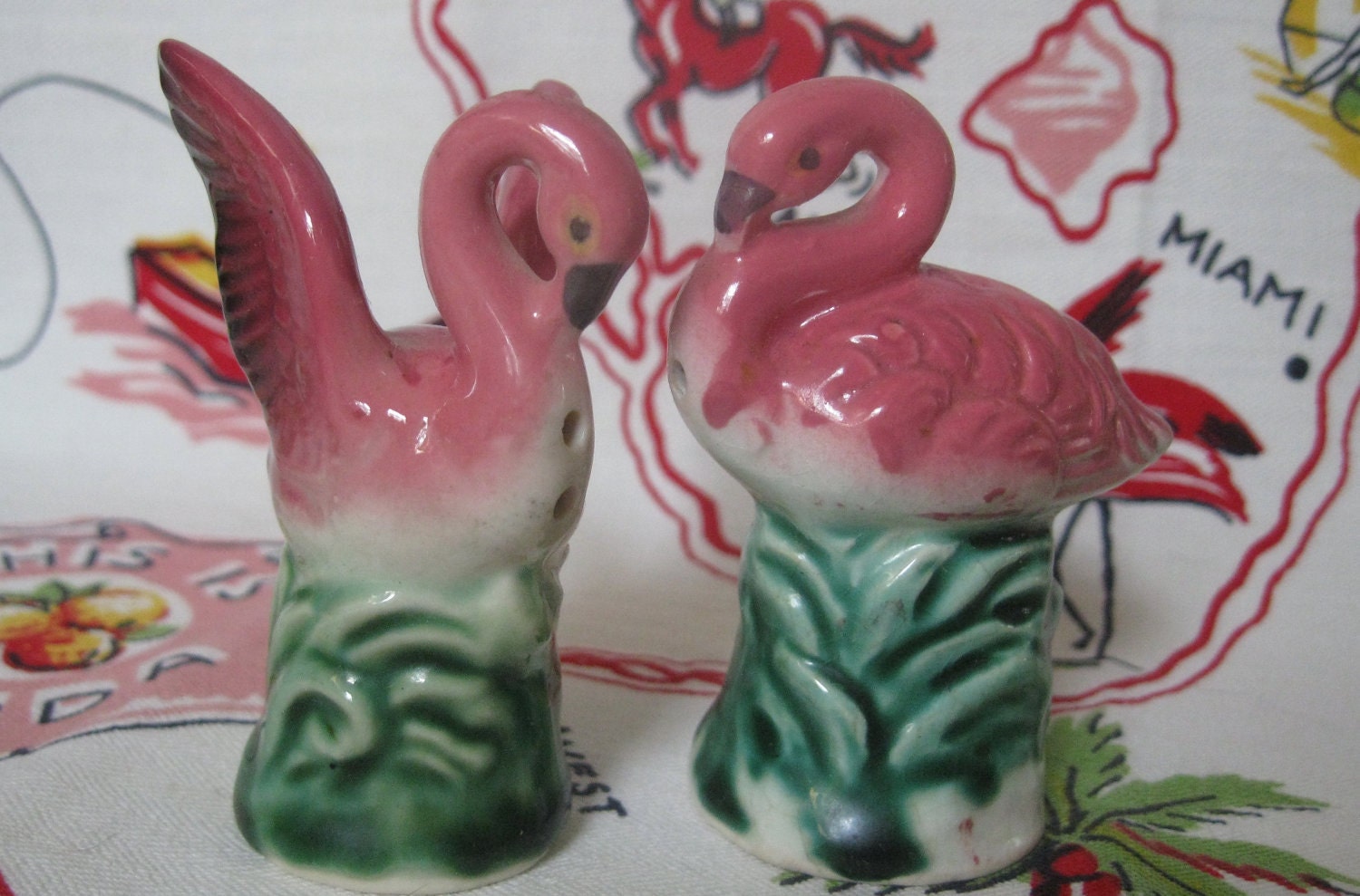 vintage pink Florida flamingo salt and pepper shakers 1940s