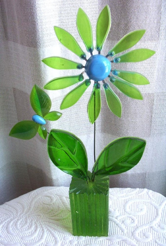 Pretty Plastic Flowers Resin Flower Arrangement with Butterfly