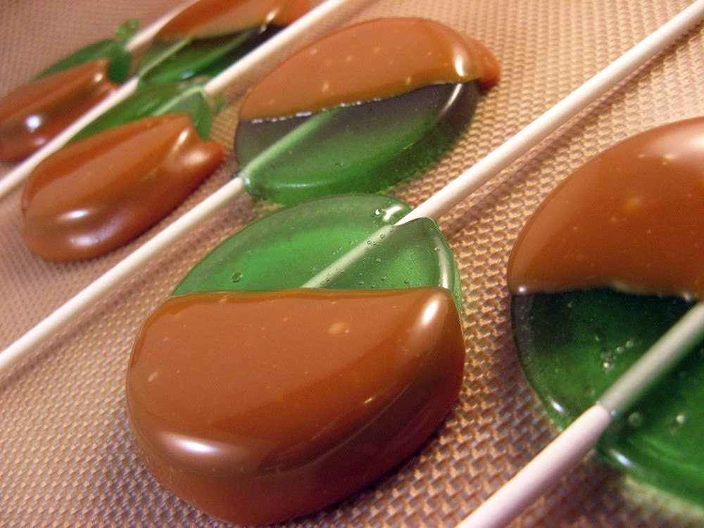 Caramel apple lollipops