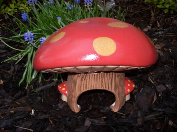  CERAMIC MUSHROOM  TOAD HOUSE  FOR YOUR GNOME GARDEN