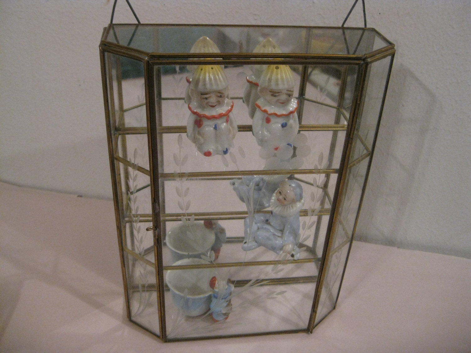 Vintage Brass and Glass Shadow Box....Curio