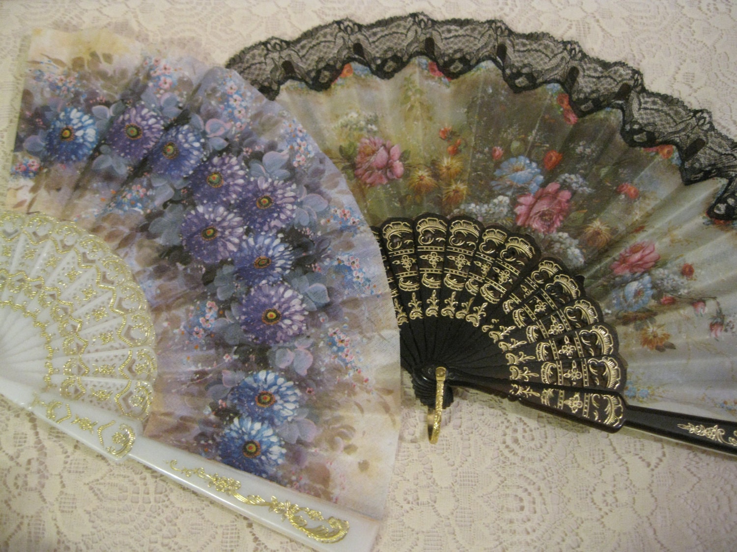 2 Vintage Decorative Hand Fans 2066 by memorimakers on Etsy