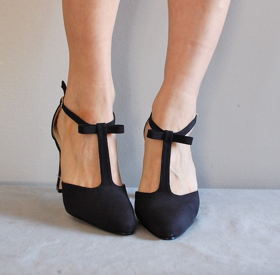 vintage ANKLE BOW t-strap heels