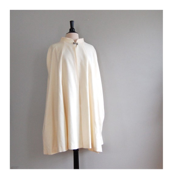 vintage WINTER WHITE wool cape