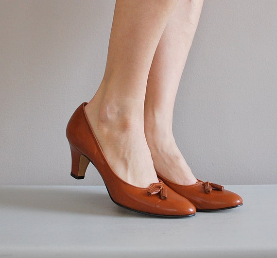 vintage 1970s shoes / Caramel Lacquer loafer heels