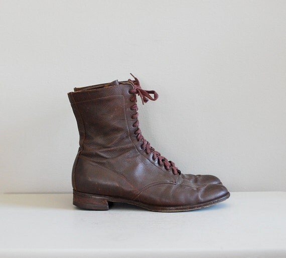 1940s boots / vintage 40s shoes / Land Girl Boots